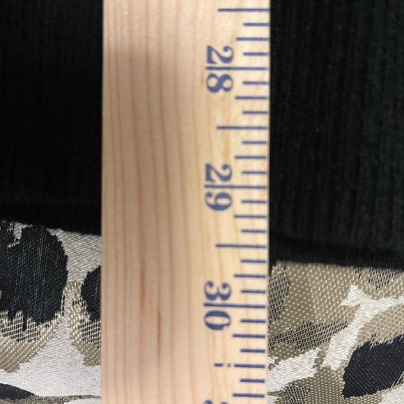 100% Cashmere Isaac Mizrahi ladies Black Sweater. - Picture 7 of 7